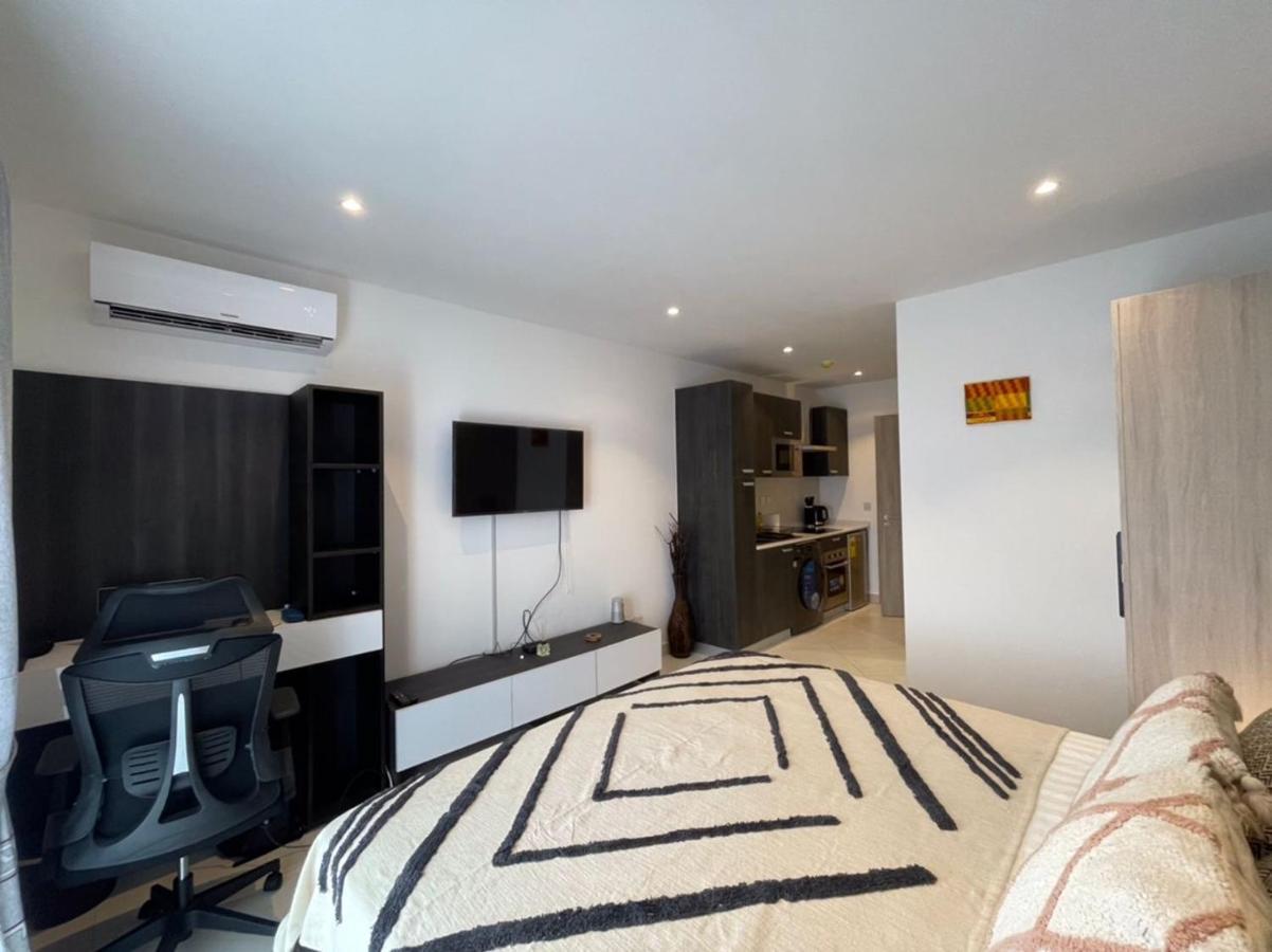 The Lennox Luxury Apartment Accra Exterior photo